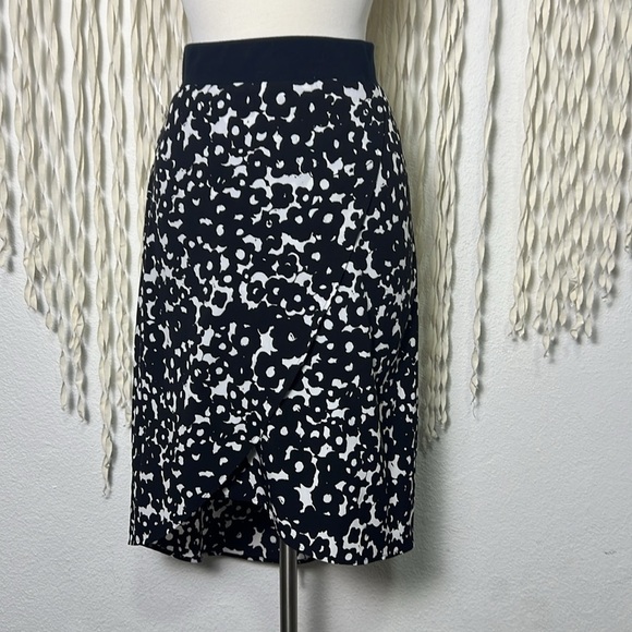Cabi Faux Wrap Dixon Skirt Size Small in Black & White Ink Floral - Picture 2 of 10
